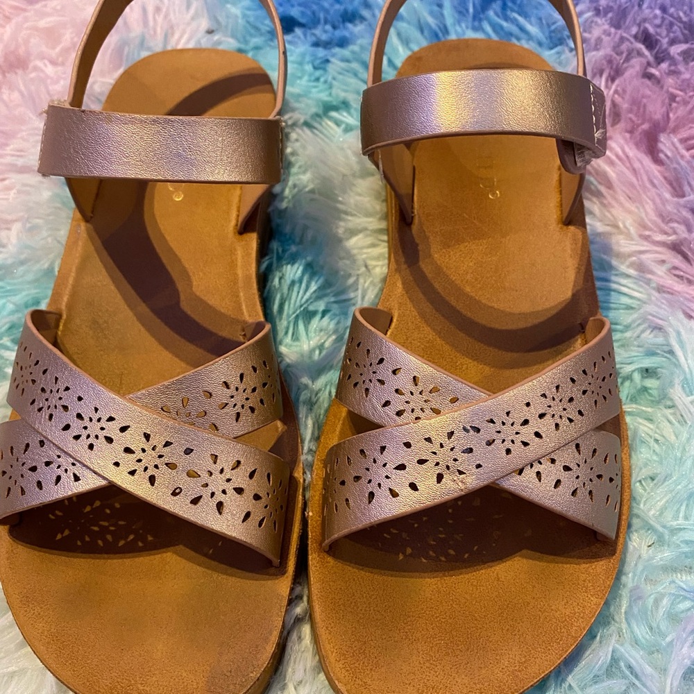Nordstrom Girls Rose gold sandals. Size 3.